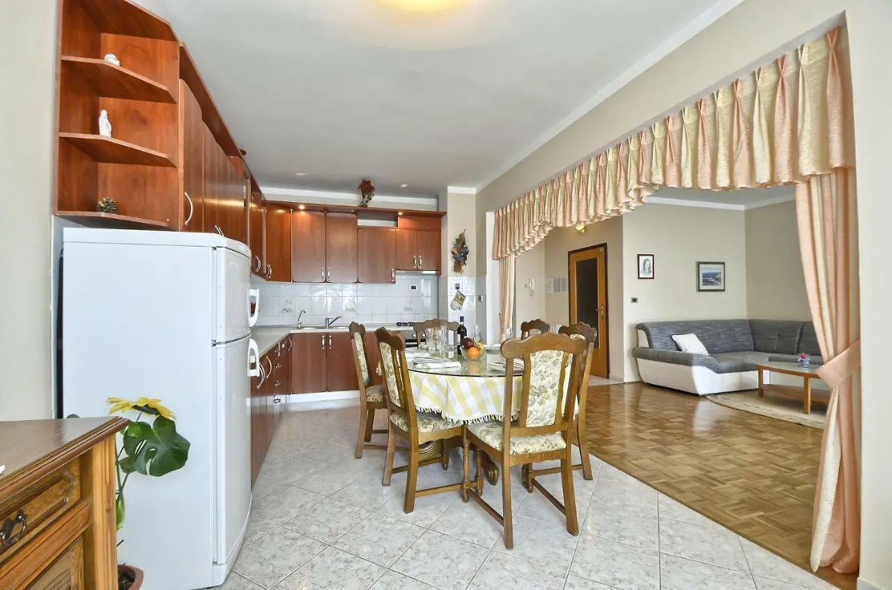 Apartment Pecirep PUY