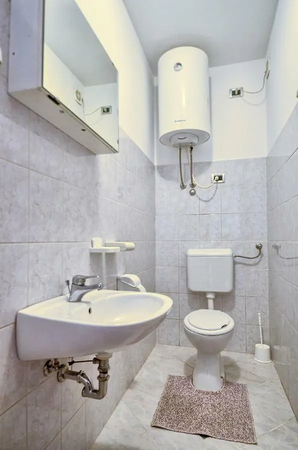 Apartment Pecirep PUY 0*, Pula